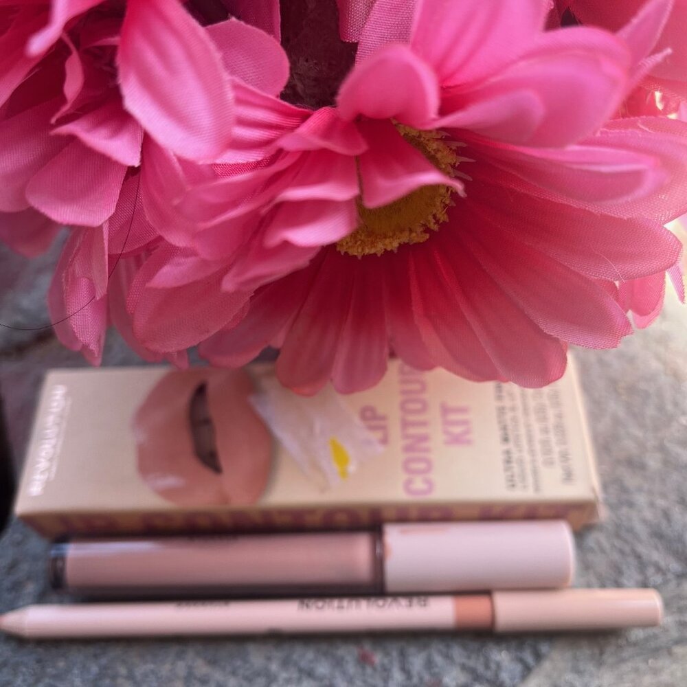 Revolution Lip Contour Kit - Stunner